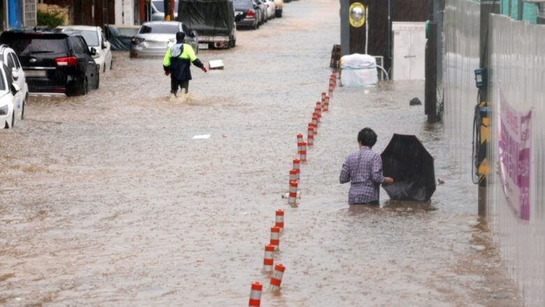 Reshje të rrëmbyeshme shiu godasin Korenë e Jugut, dy të vdekur dhe më shumë se 1,000 të evakuuar