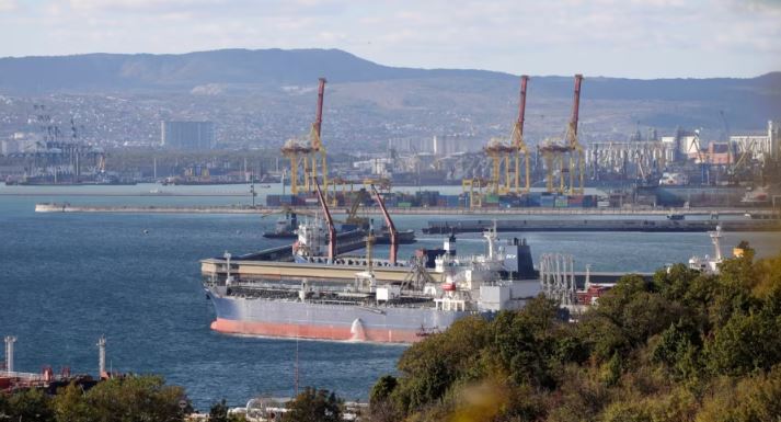 Çmimi i ri tavan në naftën ruse sinjalizon pavarësim të BE-së nga G7-a