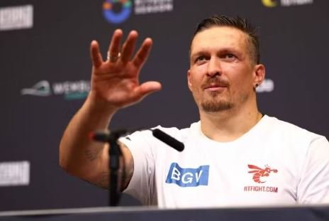 Usyk: Vetëm sportistët amatorë kanë nevojë për motivim