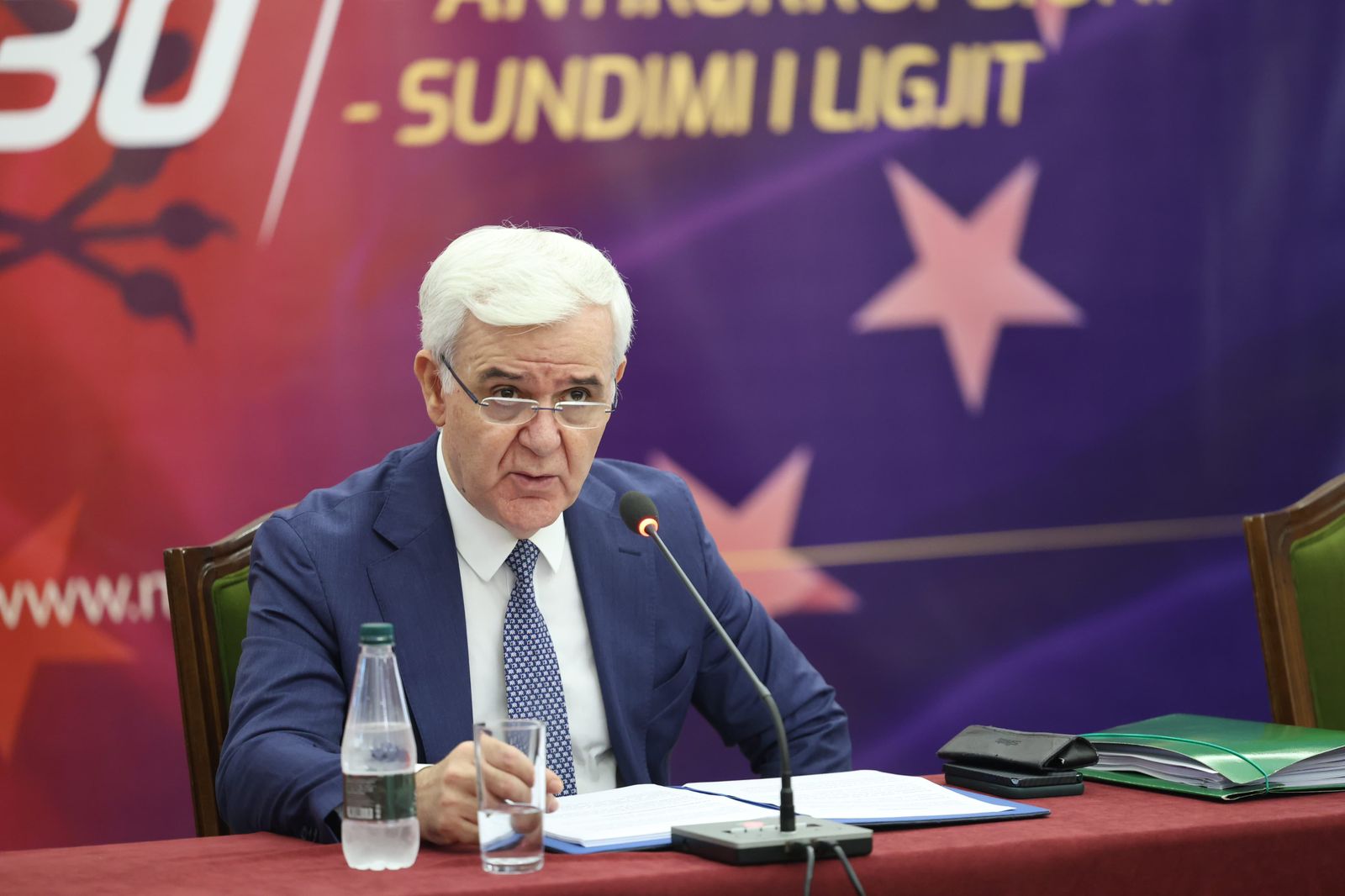  Mbyllja e punimeve të Komisionit të Posaçëm, Xhafaj dorëzon në Kuvend dy dokumente bazë të punës së 14 muajve