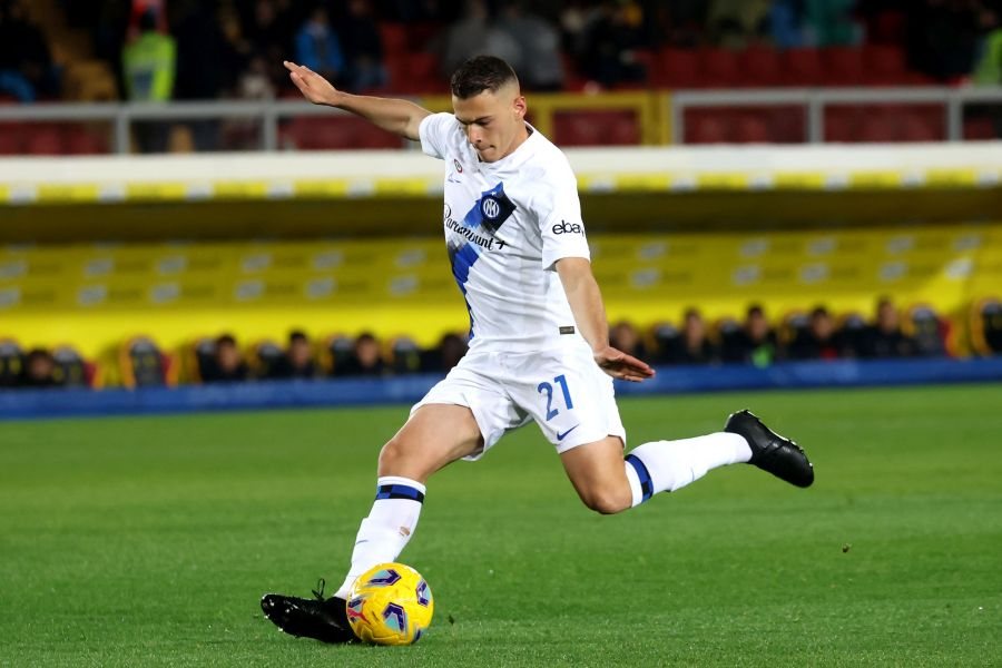 Interi “tërbohet ” me Asllanin