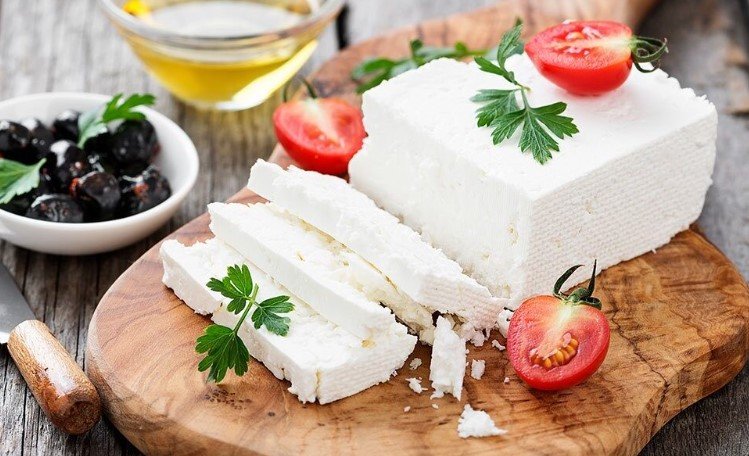  A mund të konsumojnë djathë personat me diabet? Çfarë duhet të dini