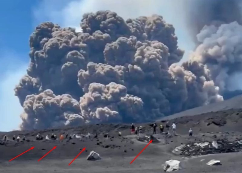 Shpërthen vullkani Etna në Sicili, turistët largohen me vrap! Pamjet mahnitëse!