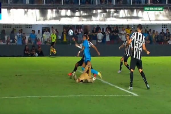Neymar provon ta imitojë Maradonën, përjashtohet nga loja