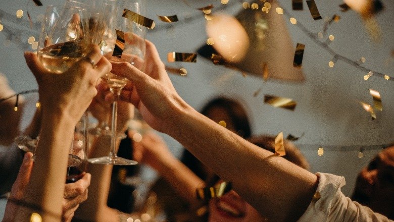 Shenjat e horoskopit që nuk i rezistojnë një gote alkool në festa