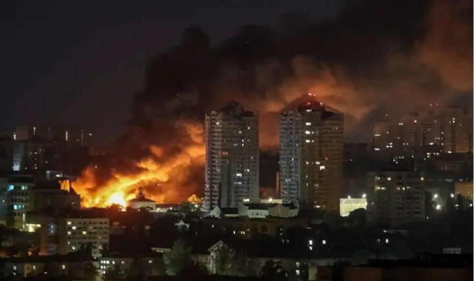 Rusia sulm ajror në Ukrainë, qindra dronë lëshohen mbi Kiev, humbin jetën katër persona