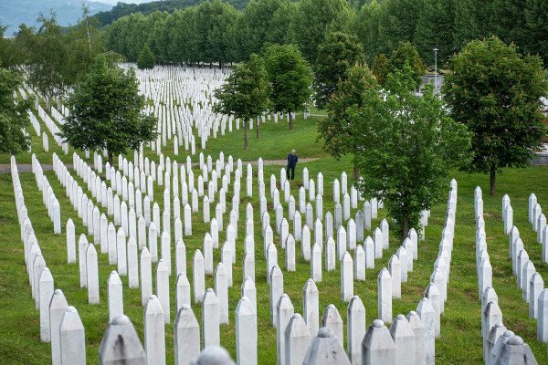 ​Rrëfimet e grave nga Srebrenica, tri dekada në kërkim të drejtësisë