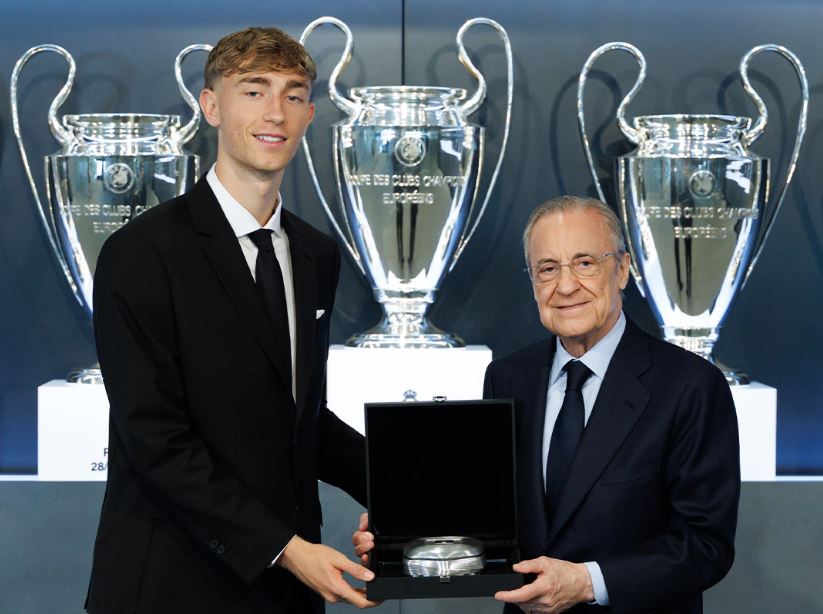 Mbrojtësi spanjoll prezantohet te Real Madridi