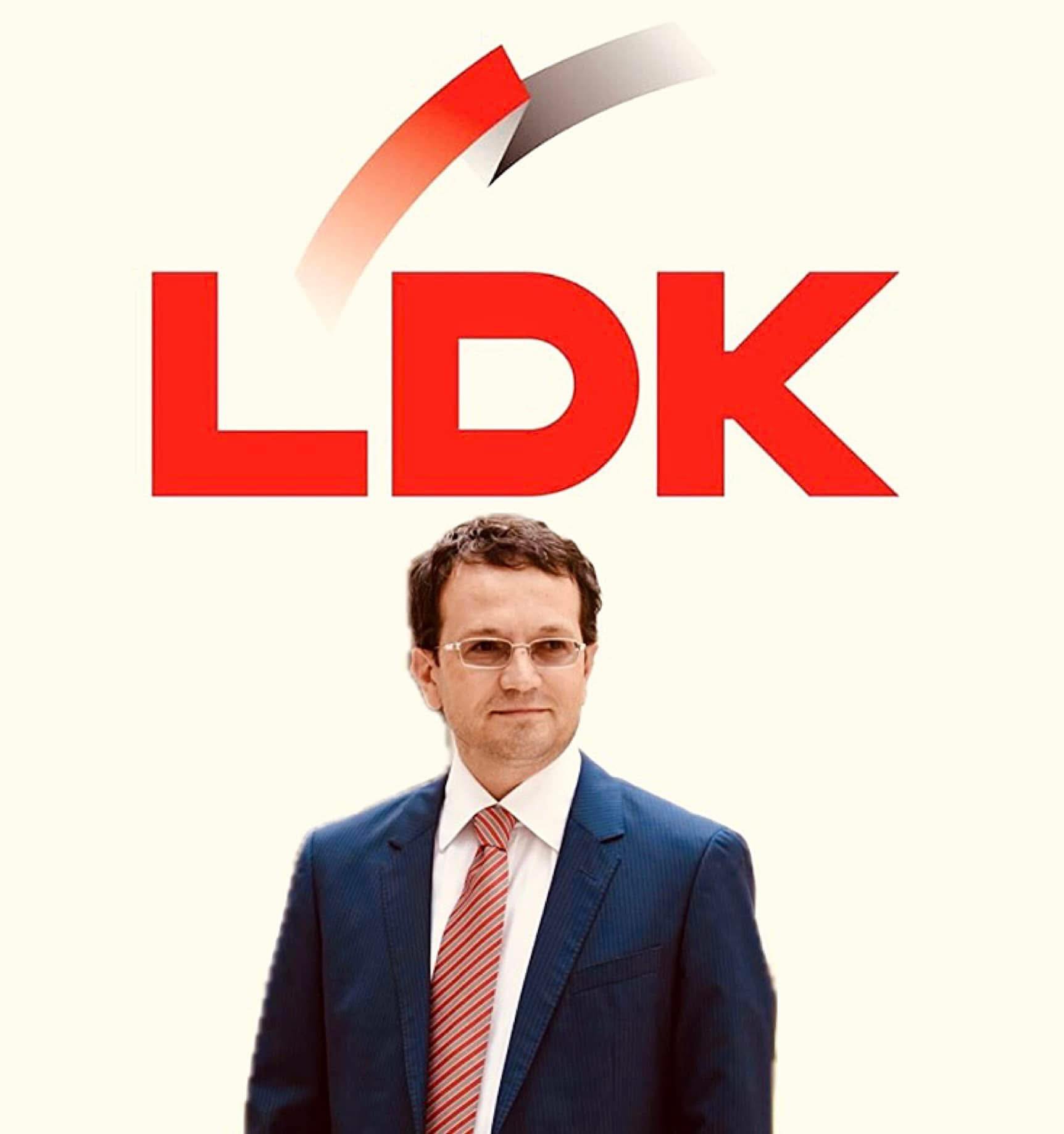 “Protestoj”- Valon Murtezaj thotë se prezantimi i agjendës për Qeveri Uniteti nga LDK po bëhet pa asnjë konsultim