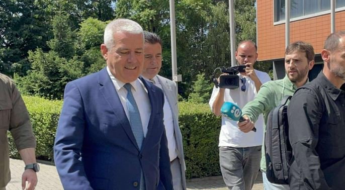 “S’e kam lexu”, “S’ia vlen të lexohet” – Sveçla e Bahtiri komentojnë Qeverinë e Unitetit të Abdixhikut