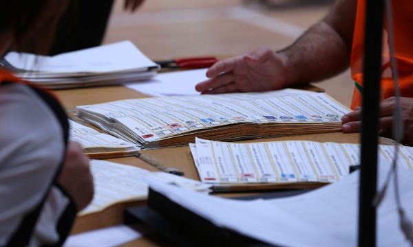 KQZ njofton diasporën: Regjistrimi i votuesve jashtë Kosovës fillon më 23 korrik 