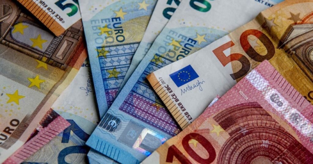 Me sa blihen e shiten dollari dhe euro, çfarë ndodh me monedhat e tjera