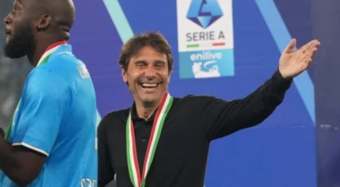 Napoli e synon bashkëlojtarin e Ronaldos tek Al-Nassr