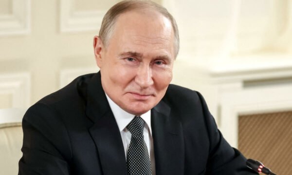 Putin thotë se është gati ta takojë Zelenskyyn kah fundi i negociatave “për t’iu dhënë fund gjërave”