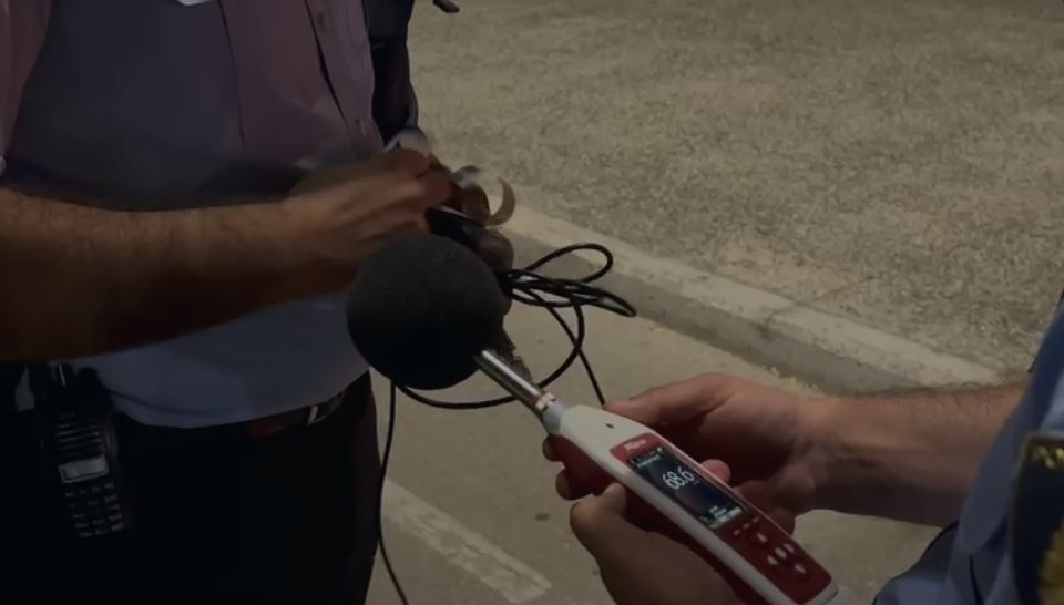  Zhurmat përtej normës së lejuar, policia e Vlorës kryen kontrolle gjatë natës në baret dhe diskot përgjatë Lungomares