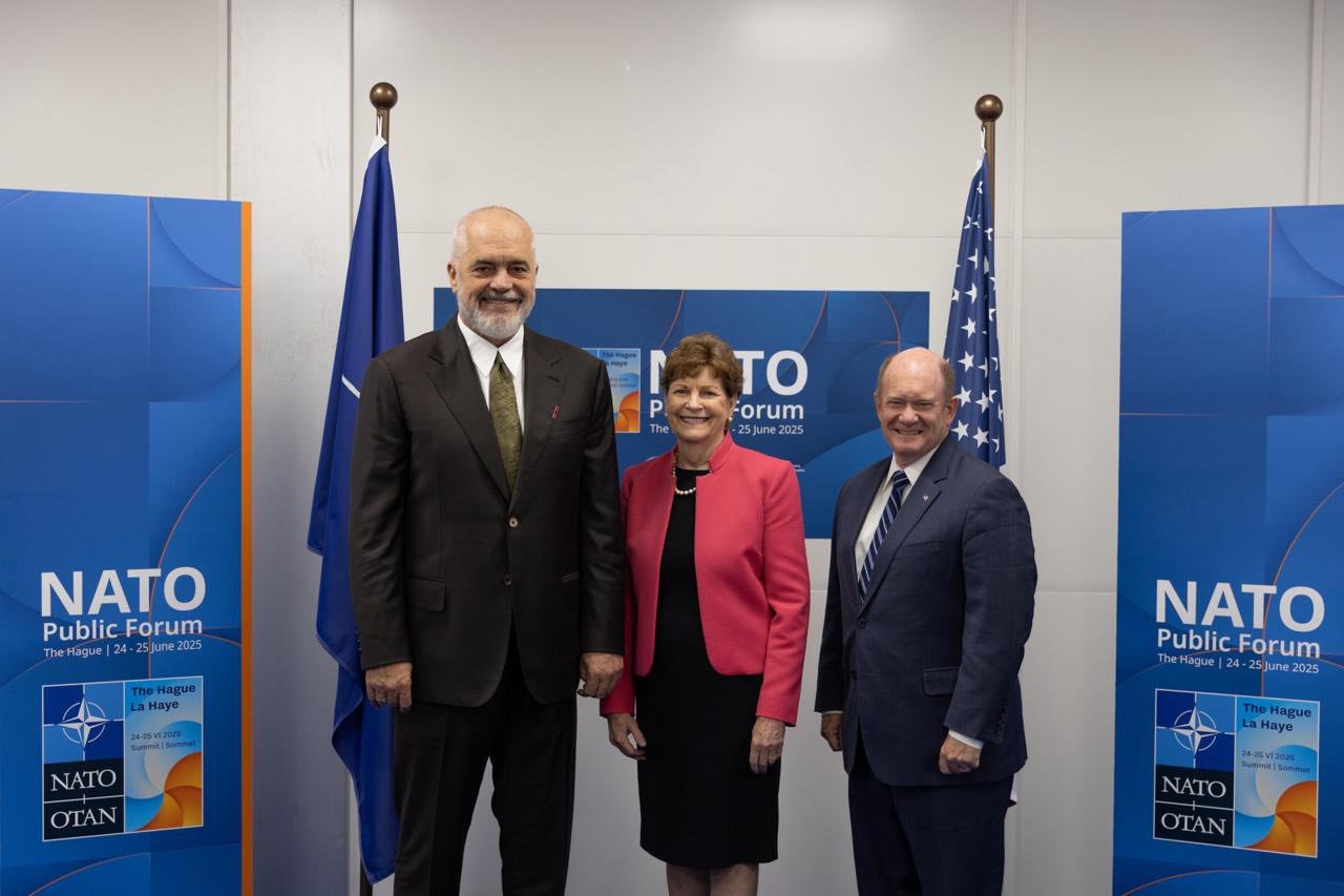 Rama publikon foto nga Haga: Takim me senatorët e grupit vëzhgues për NATO-n në Senatin Amerikan