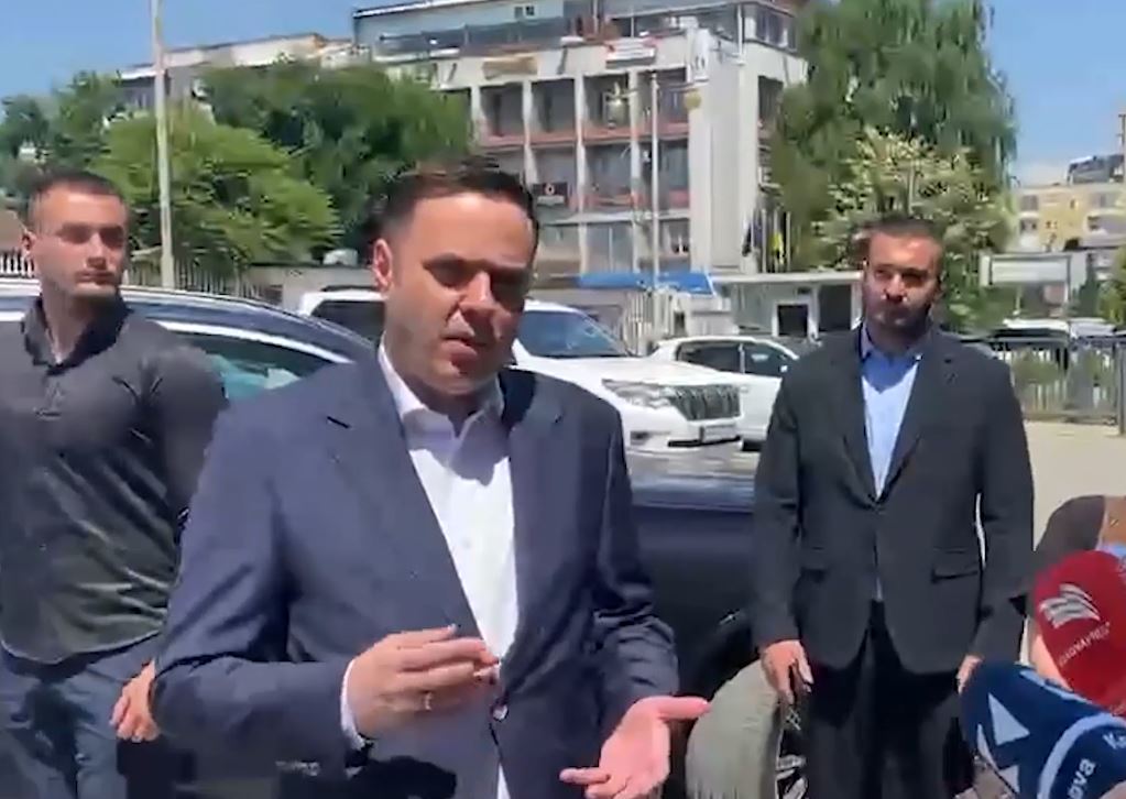 Abdixhiku i reagon Kurtit për zgjatjen e mandatit: Flet gjëra pa fije inteligjence
