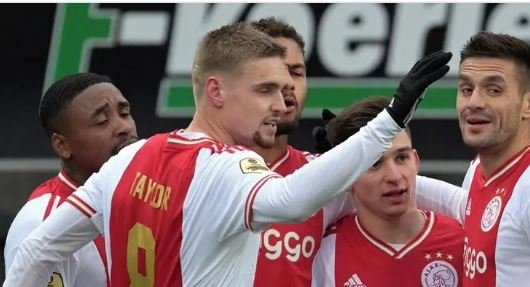 Ajax përjashton 7 nga lojtarët kryesor të ekipit vetëm me një mesazh 