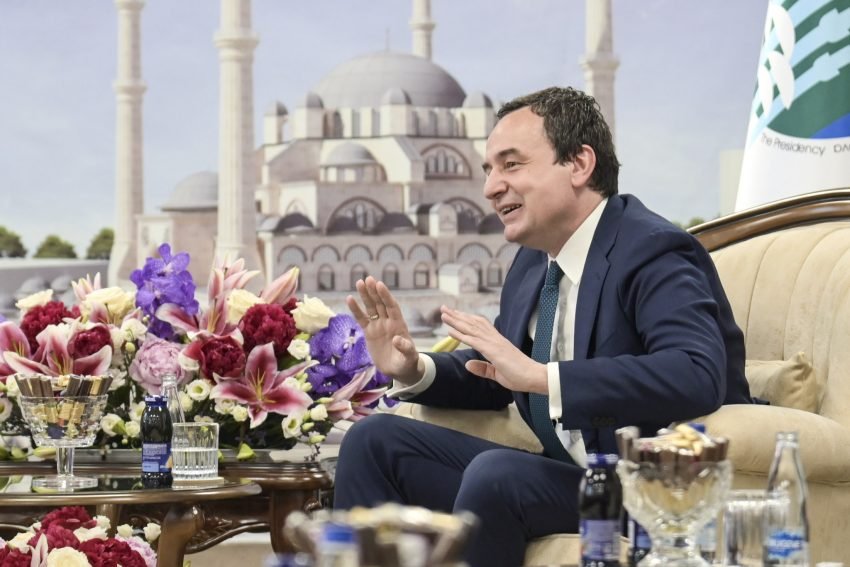 Kurti uron besimtarët për Ramazan: Ju qoftë i lehtë agjërimi!
