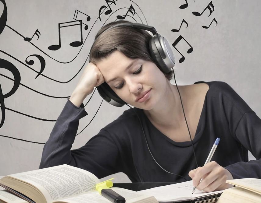 Ndikimi i muzikës në përqendrimin gjatë të mësuarit