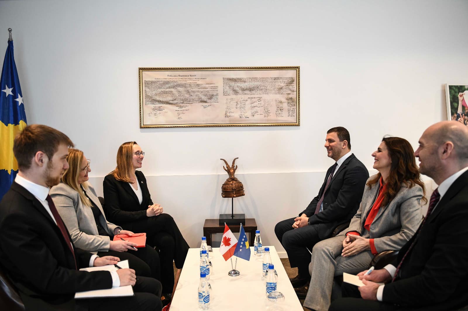 Krasniqi e Blitt biseduan për zhvillimet politike në vend