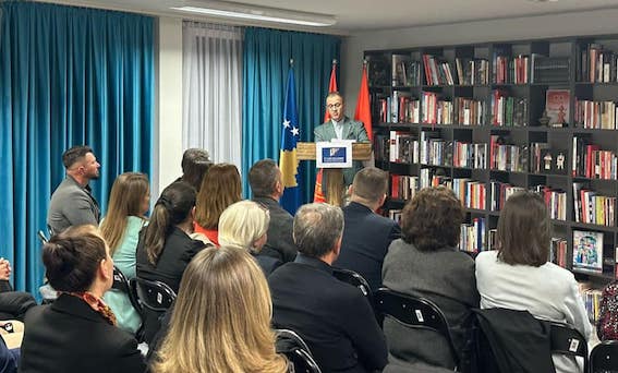 Konsullata e Kosovës në Cyrih nderon mësuesit shqiptarë në Zvicër për 7-8 Mars