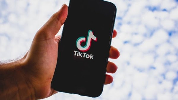 TikTok përforcon masat për adoleshentët