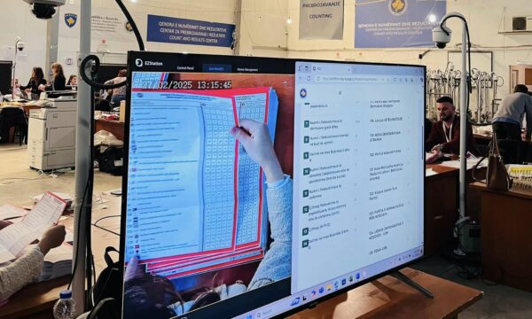 Përfundon rinumërimi i 50 vendvotimeve – në mesditë nis rinumërimi i 177 kutive tjera