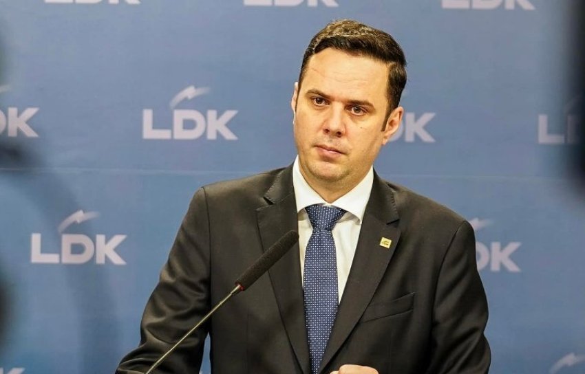 “Njerëzit që e shkatërruan LDK-në qëndrojnë në krye të saj”/ A do të arrijë Abdixhiku t’i menaxhojë pakënaqësitë brenda partisë?