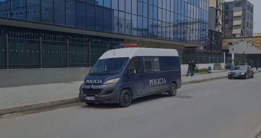 Veliaj kërkon lirinë, shtyhet seanca/ Vendimi për kryebashkiakun jepet të enjten
