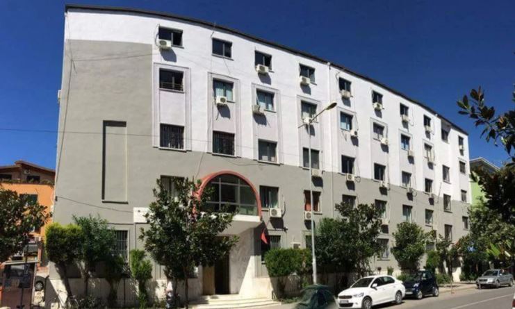 U kap me 223 mijë euro të padeklaruara në Portin e Durrësit, dënohet 36-vjeçari