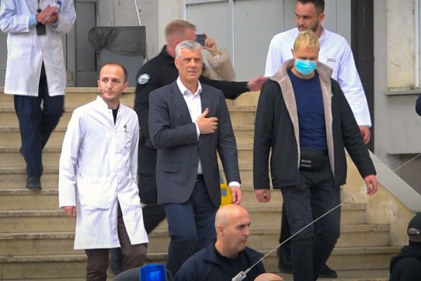 Si po shihet vizita e Thaçit në Kosovë?