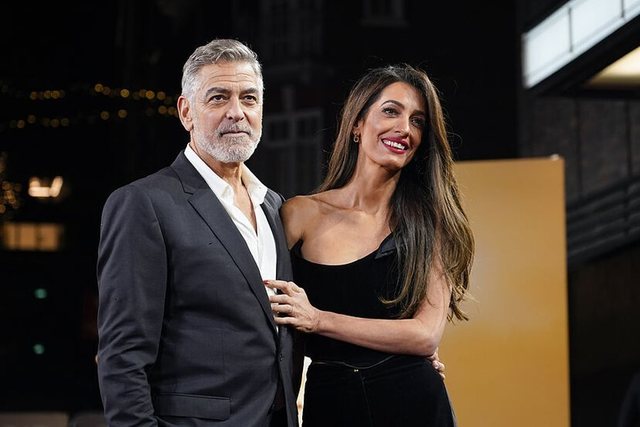 George dhe Amal Clooney kërkojnë deri në 230 mijë euro nga të ftuarit, për një mbledhje fondesh luksoze