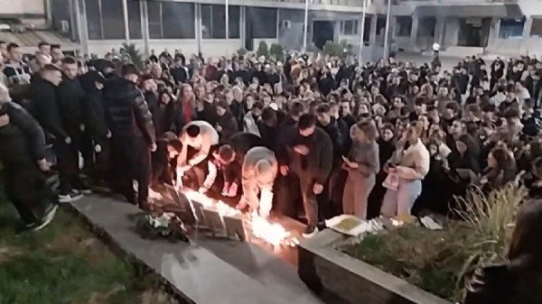 ​Ndizen qirinj për 59 viktimat e tragjedisë në Koçan