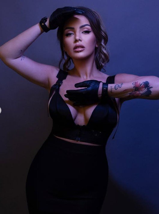 Fifi sensuale në pozat e fundit