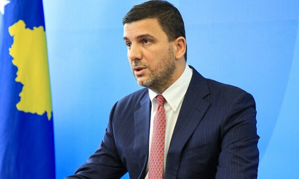 Krasniqi reagon pasi Specialja s’i dha Thaçit leje për të ardhur në varrimin e babait
