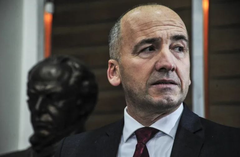 Hoti kërkoi lidership të ri, kundërpërgjigjet Muhaxhiri: Nuk ka kuptim të shkarkohet kryetari kur LDK ka rritje 70%