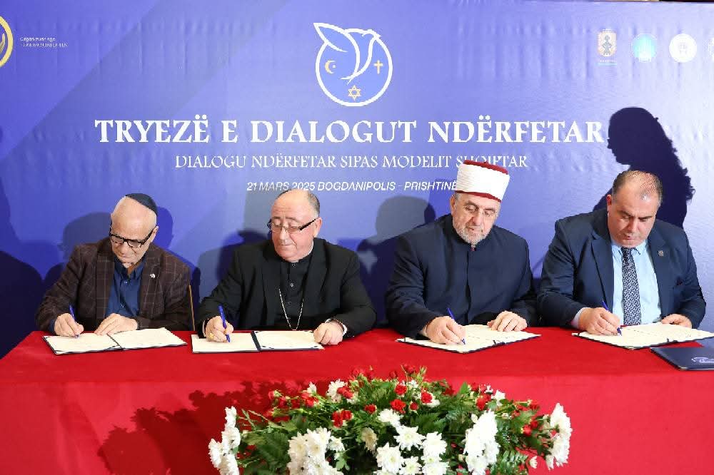 Në Katedralën e Prishtinë, u mbajt dialog ndërfetar sipas modelit shqiptar