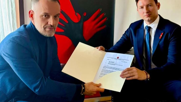 Tragjedia e Koçanit/ Ambasadori shqiptar takohet me zv.kryeministrin maqedonas: Shqipëria e gatshme për të ofruar ndihmë