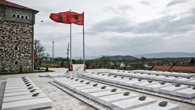 ​Qytetarët bëjnë homazhe në Gllogjan