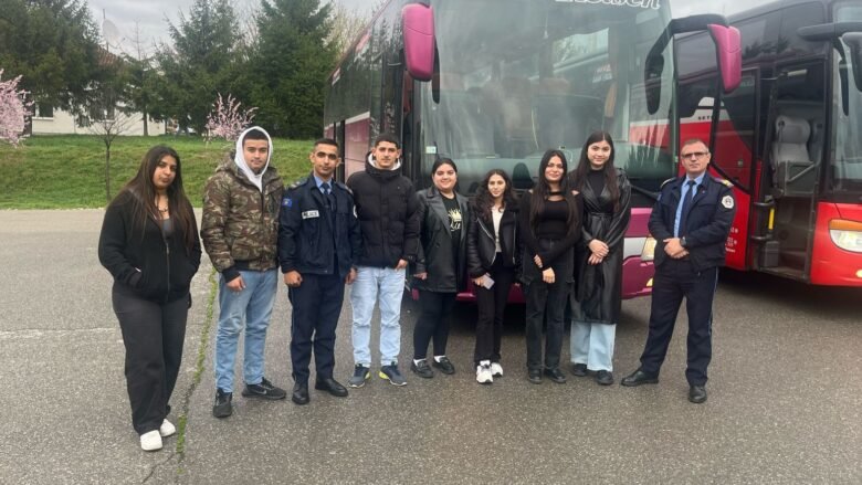Nxënës e student nga Shtimja vizitojnë Akademinë e Kosovës për Siguri Publike në Vushtrri