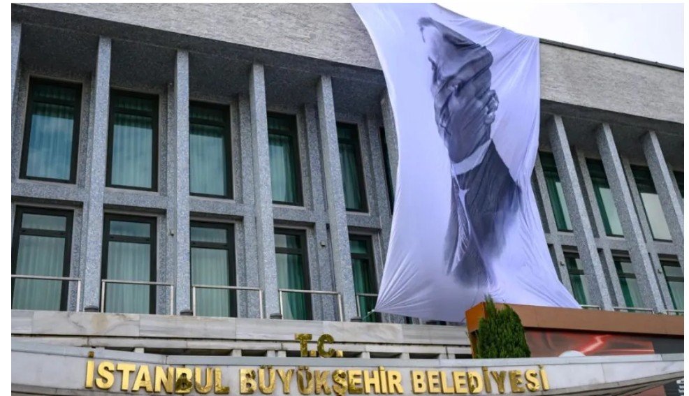 Kryebashkiaku i Stambollit Ekrem Imamoglu në paraburgim, arrestohet dhe avokati i tij