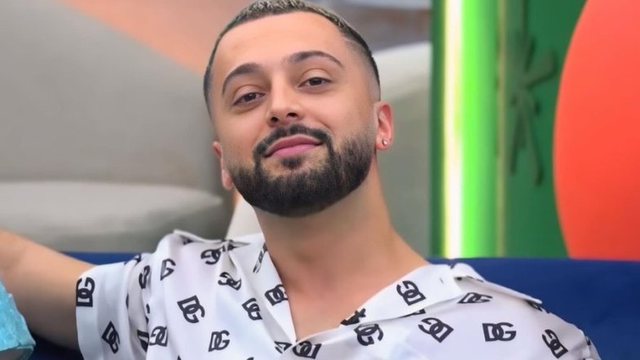 “Tash që dogja …”, G-Bani i kërkon falje Gjestit dhe i bën një dhuratë
