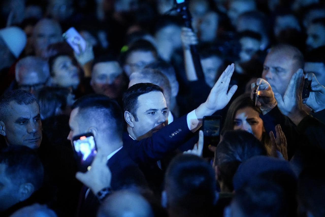 Abdixhiku reagon pas “skemës së organizuar kriminale” në partinë e tij