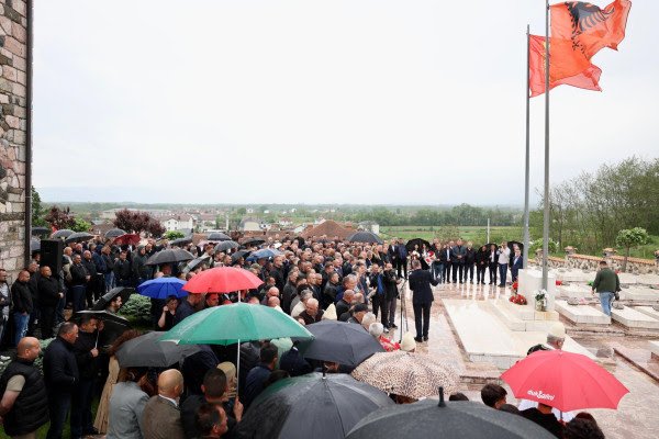 Homazhe në Gllogjan në 28-vjetorin e rënies së Luan Haradinajt