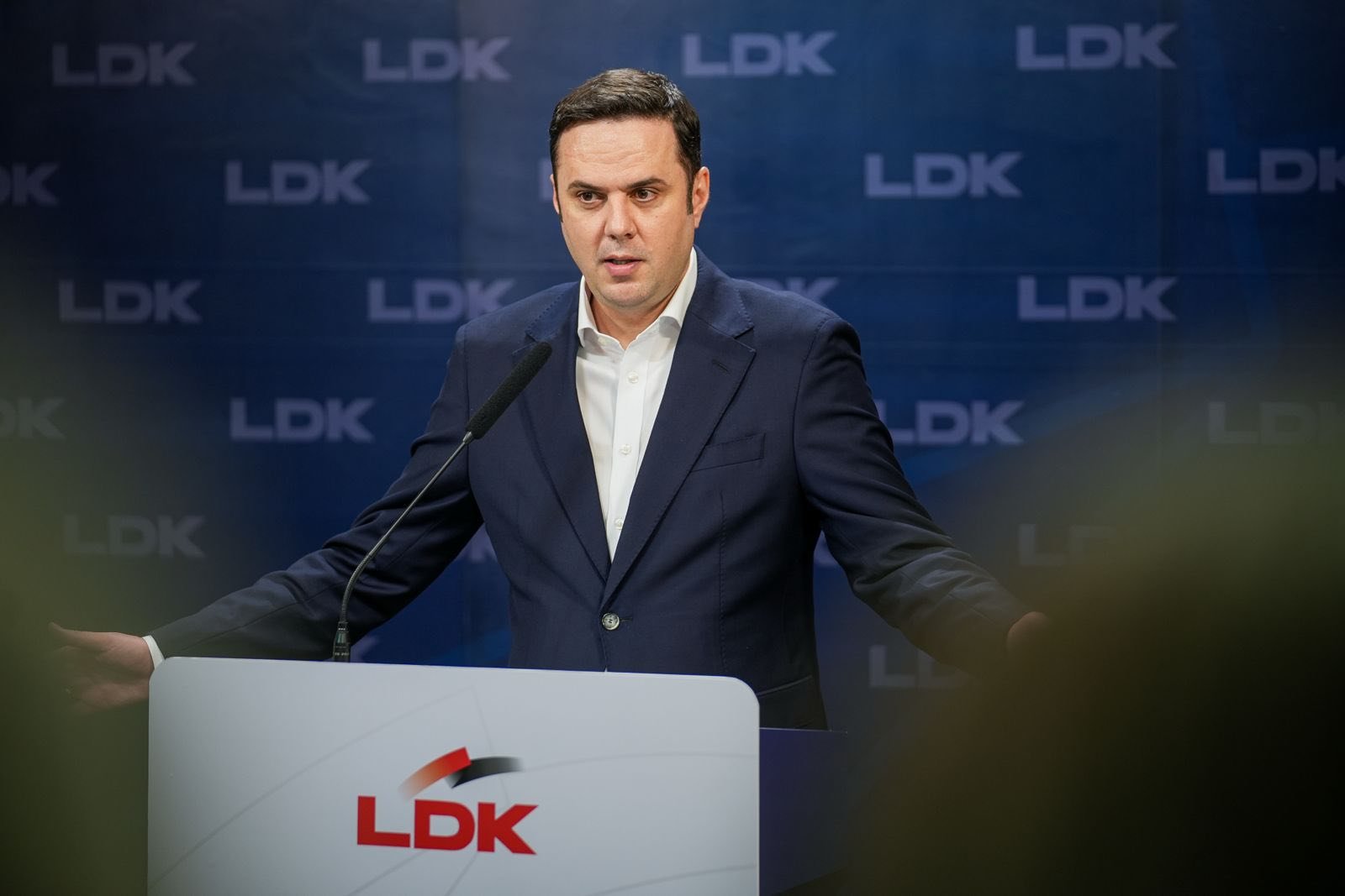 Abdixhiku i kundërpërgjigjet grupit multietnik