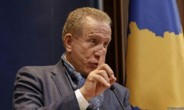 Behgjet Pacolli jep dorëheqje nga pozita e presidentit të AKR-së