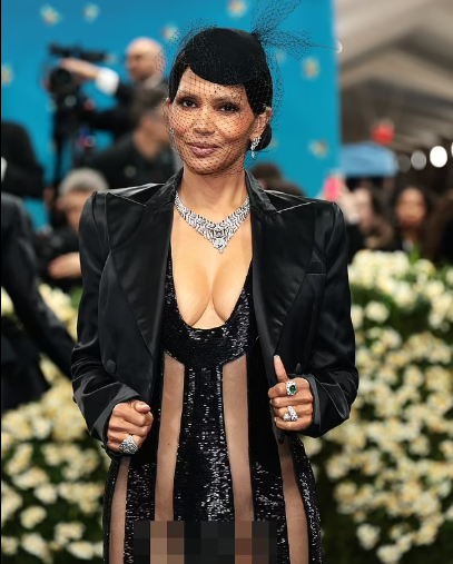 Halle Berry ngjall reagime në Met Gala 2025 me fustan transparent