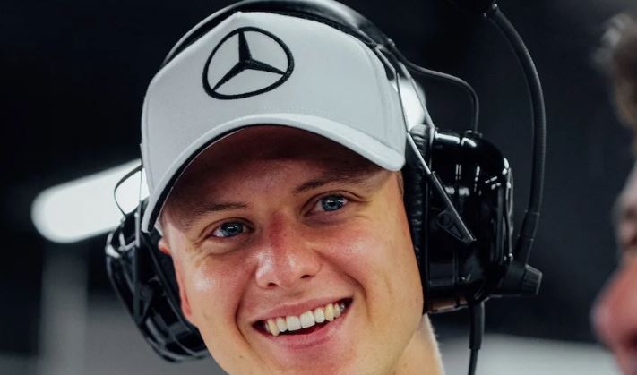 Mick Schumacher bisedime me makinën debutuese