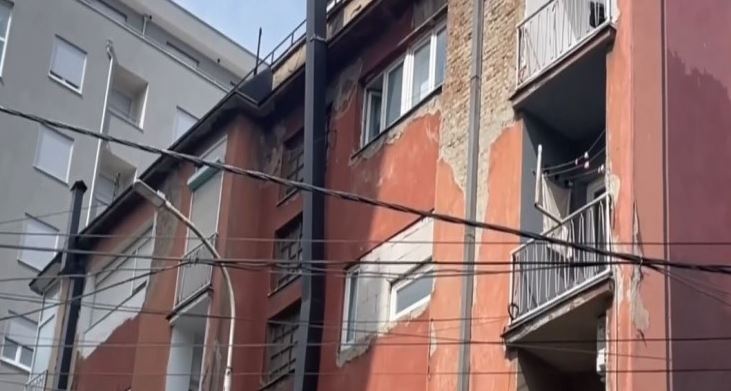 Banorët e ndërtesave të vjetra në Ferizaj ankohen për mosmirëmbajtje
